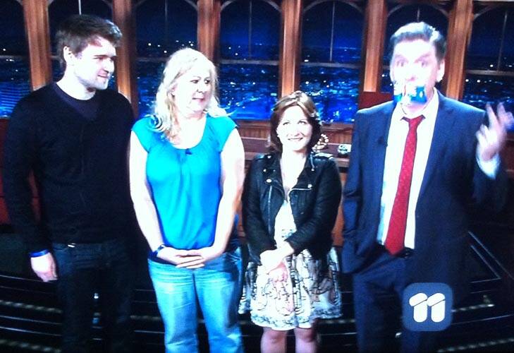 Australian guests joined Craig Ferguson as he denied apologising to Canberra on his show last night.