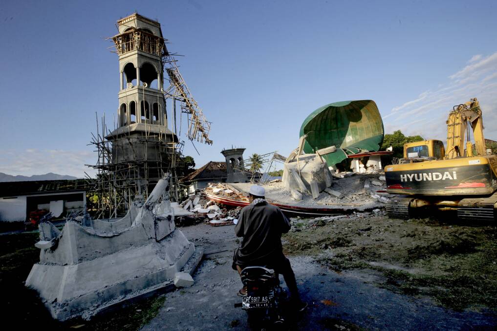 A damaged mosque in North Lombok.  Photo: AP
