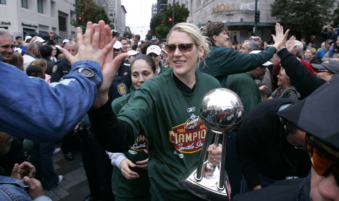 Lauren Jackson and coach Anne Donovan on the right. Photo: AP