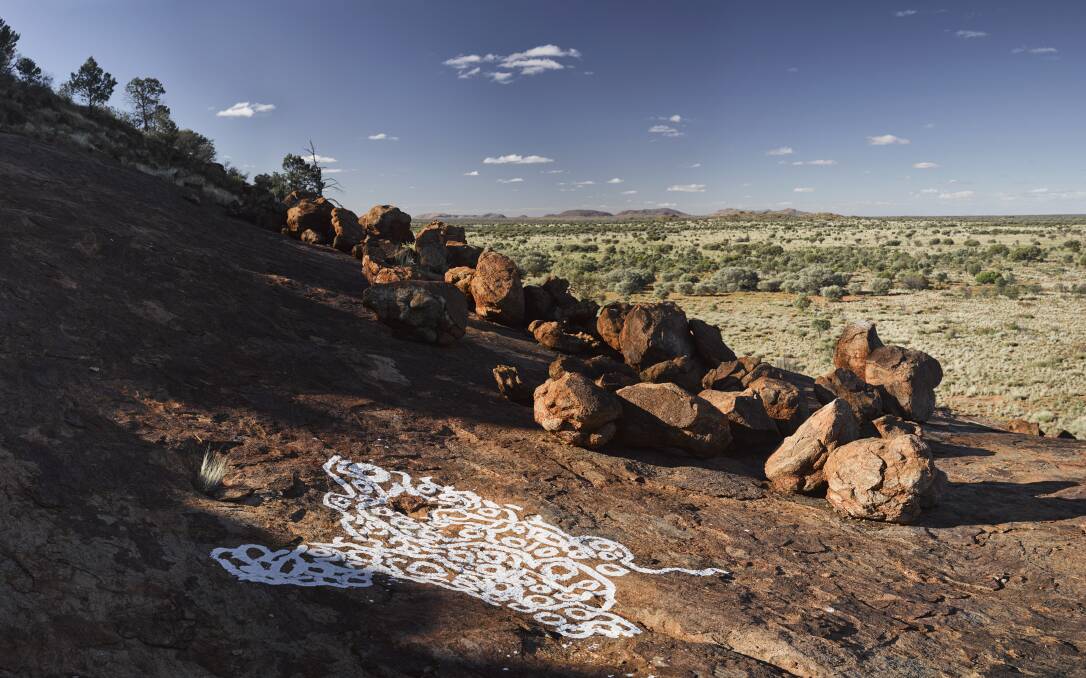 Angkaliya Curtis, Cave Hill, painted at Cave Hill (Walinynga), 2016, natural pigment on rock Photo: Leopold Fiala