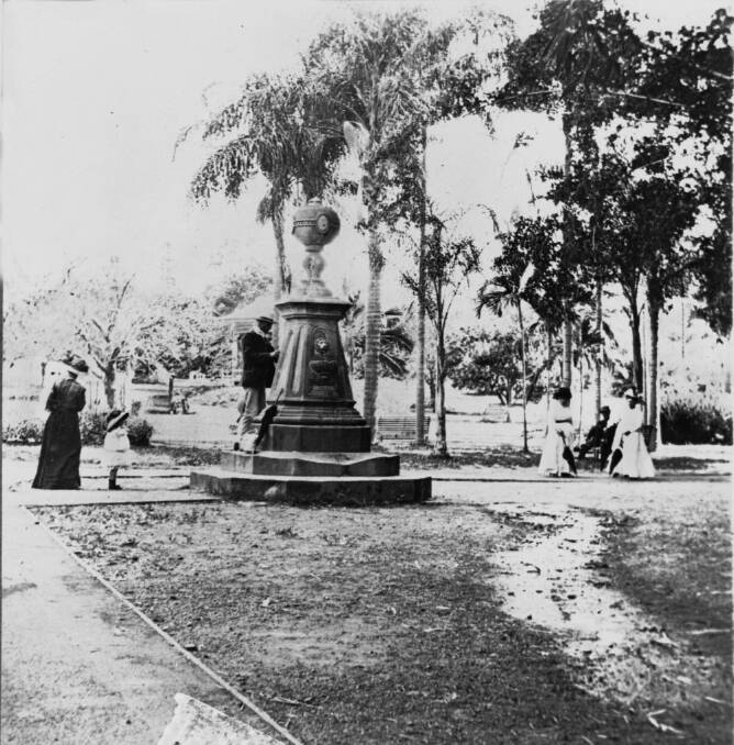 A drinking fountain in the Botanic Gardens in 1910. Photo: State Library