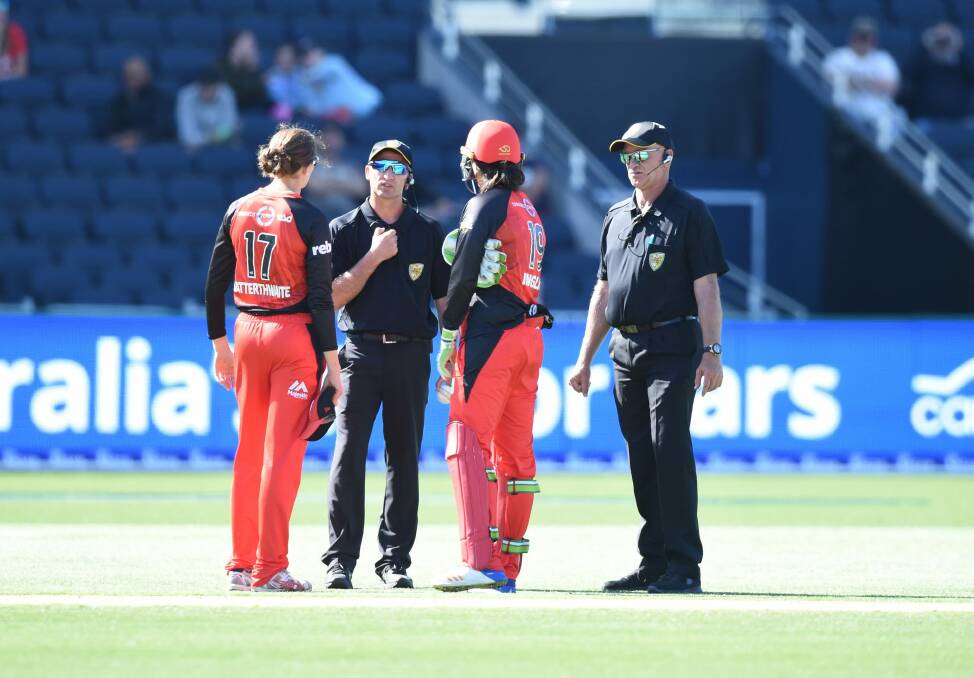 Confusion: Renegades players Amy Satterthwaite and Emma Inglis talk to the umpires. Photo: AAP