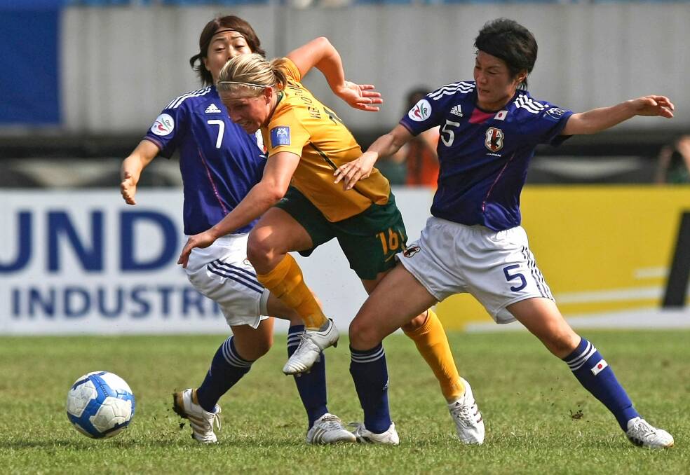 Japan's Yukari Kinga, right, has signed with Canberra United. Photo: COLOR CHINA PHOTO