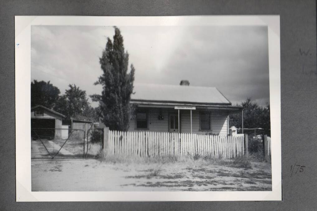 Cantle's Cottage from the front in 1975.
 Photo: Queanbeyan Council