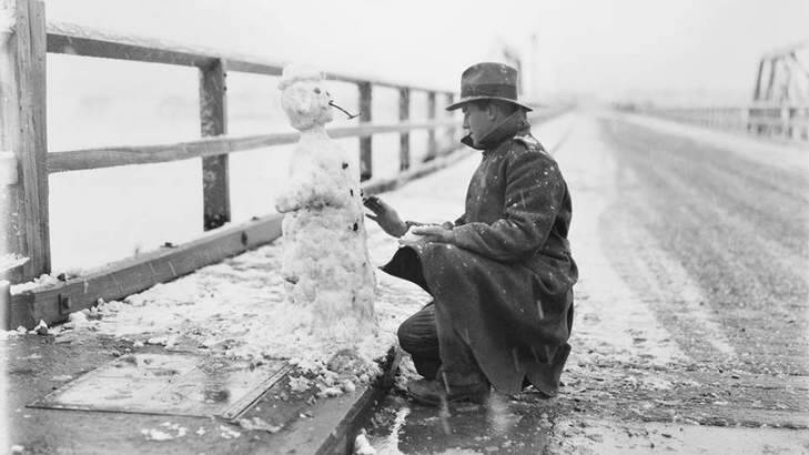 Famous Mildenhall photo of Canberra snowman, 1929. Courtesy of the National Archives of Australia.