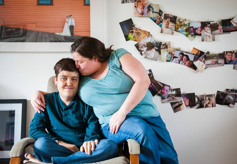 After being denied a lung transplant, Matt Taylor and wife Mallie will spending his remaining time travelling Australia and taking photographs of other people in need of donations to highlight the shortage. Photo: Elesa Kurtz