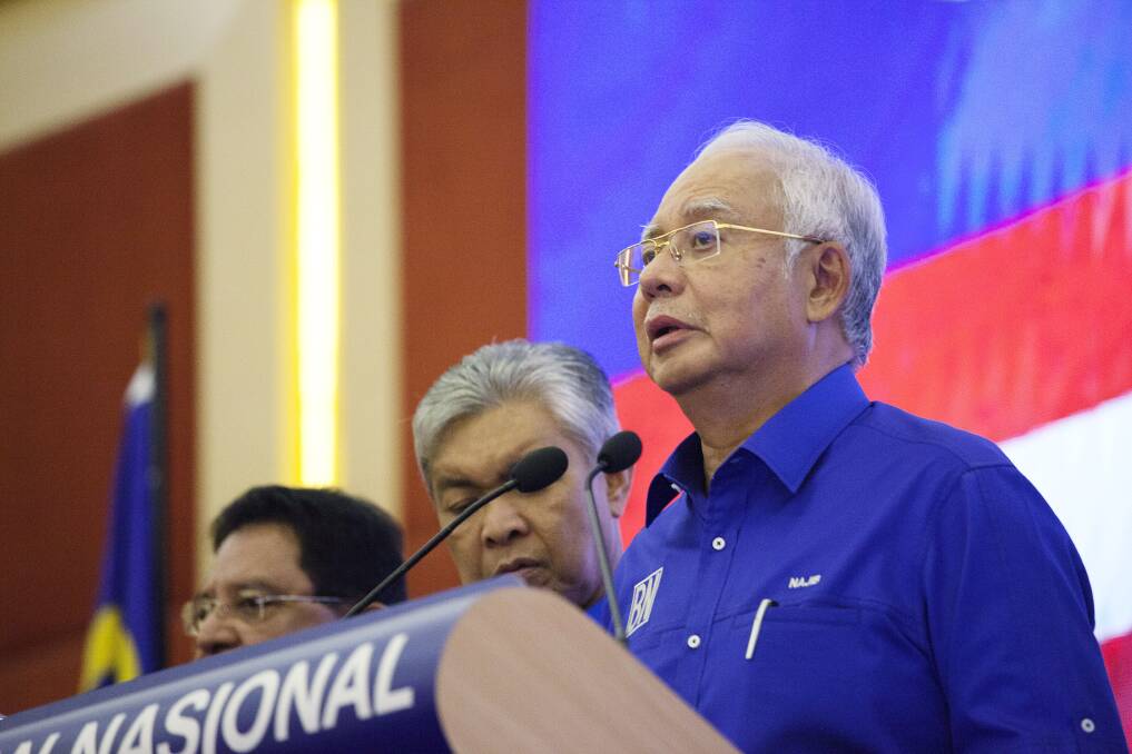 Najib Razak, Malaysia's outgoing prime minister, right, speaks during a news conference at the Barisan Nasional coalition headquarters in Kuala Lumpur, Malaysia, on Thursday. Photo: Bloomberg