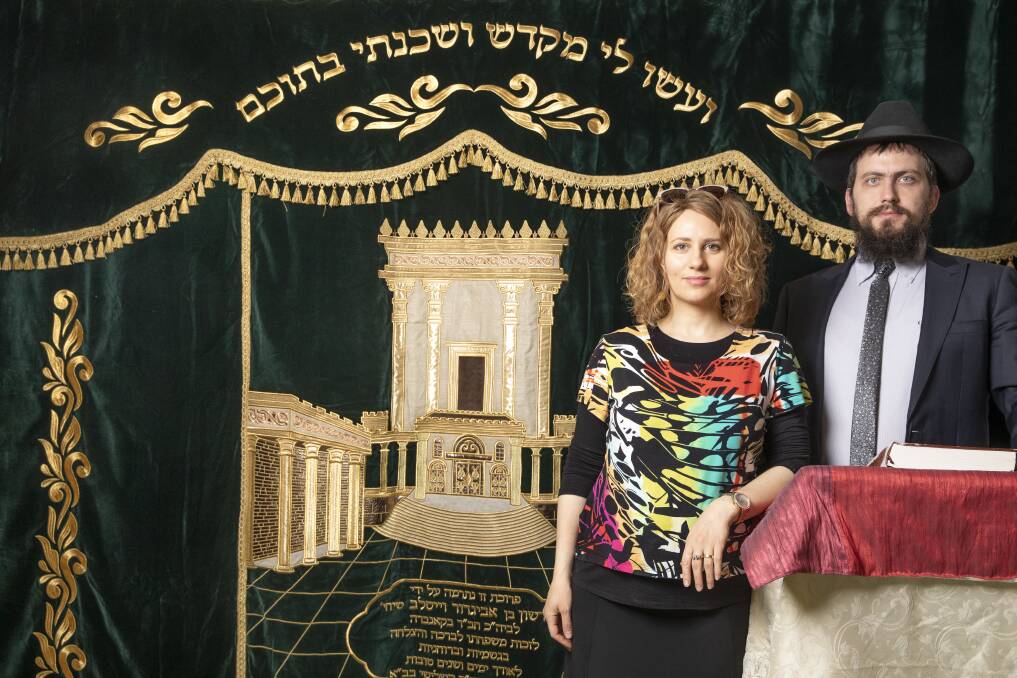 Rebbetzin Chasia Feldman and Rabbi Shmueli Feldman. Photo: Sitthixay Ditthavong