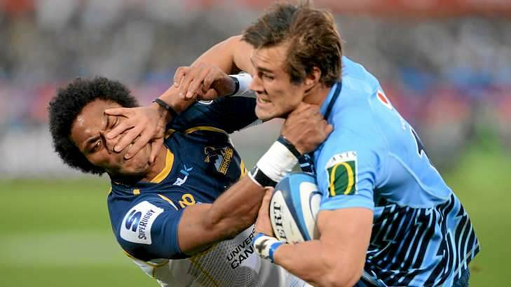JJ Engelbrecht shrugs off Henry Speight to score the only try for the Bulls. Photo: Getty Images