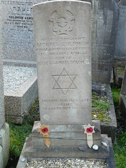 The grave of Australian airman Morris Solomon at a Jewish cemetery in Plymouth, England.  Photo: Australian War Memorial
