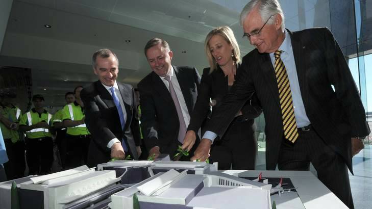 Virgin Australia CEO John Borghetti, Federal Transport Minister Anthony Albanese, ACT Chief Minister, Katy Gallagher and Airport owner Terry Snow cut the cake. Photo: Graham Tidy