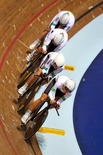 Rebecca Wiasak leads the team during the Women's Team Pursuit. Photo: Getty Images