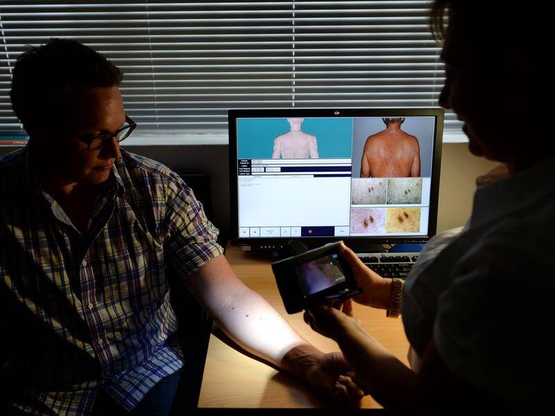 A cancer study has estimated almost twice as many men as women will die from melanoma in 2022. (Dan Himbrechts/AAP PHOTOS)