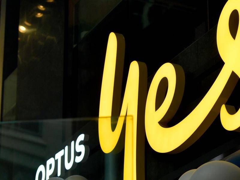 Victorian drivers caught up in the Optus hack will be issued new licences with extra security. (Bianca De Marchi/AAP PHOTOS)
