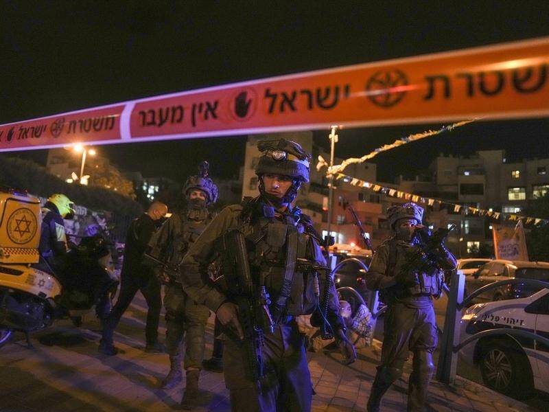 Israeli forces have captured two men responsible for a deadly stabbing rampage in Elad, police say.
