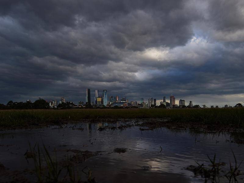 Victorians have been warned that life-threatening thunderstorm asthma conditions are on the way.