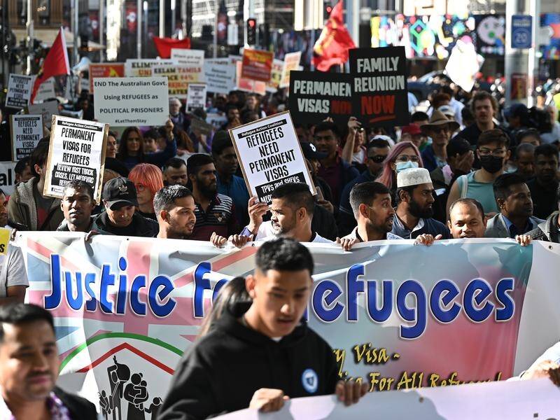 Hundreds of protesters have gathered for a "No-One Left Behind" refugee rally in Sydney. (Steven Saphore/AAP PHOTOS)