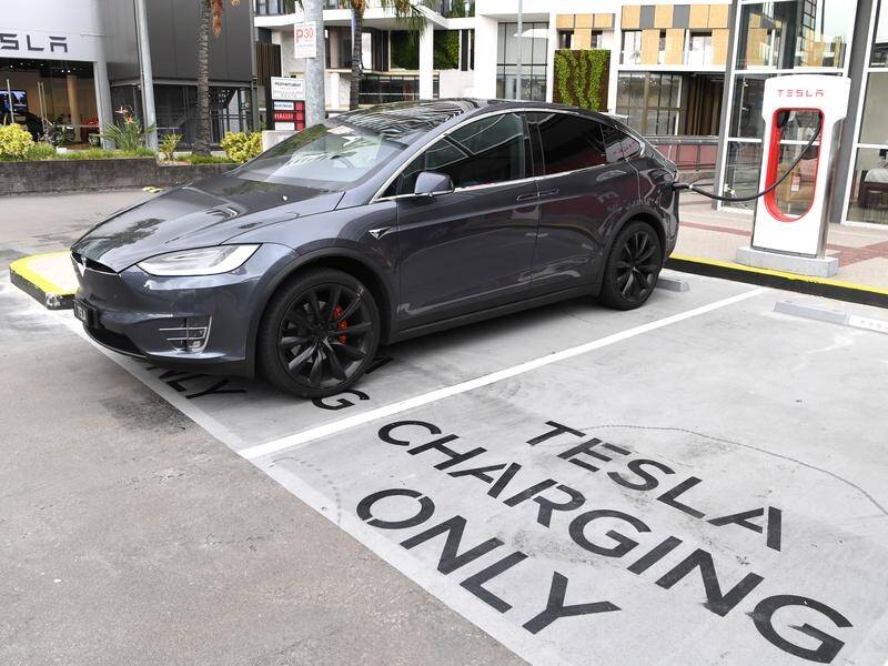 Energy experts have called for more EV incentives and a ban on petrol car sales. (Dan Peled/AAP PHOTOS)