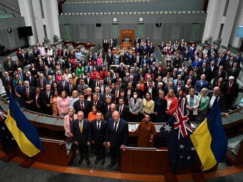 Parliamentarians from all sides of politics have gathered to show their support for Ukraine. (Mick Tsikas/AAP PHOTOS)