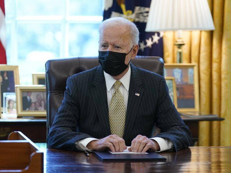 The White House will require all of its employees to again wear masks indoors. (file photo)