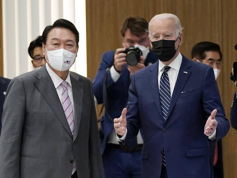 South Korea's Yoon Suk Yeol (left) is in talks with the Biden administration on "nuclear assets". (AP PHOTO)