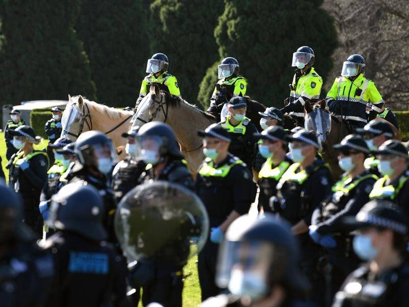 A Victorian police officer has COVID-19 after working at anti-vaccine protests in Melbourne.