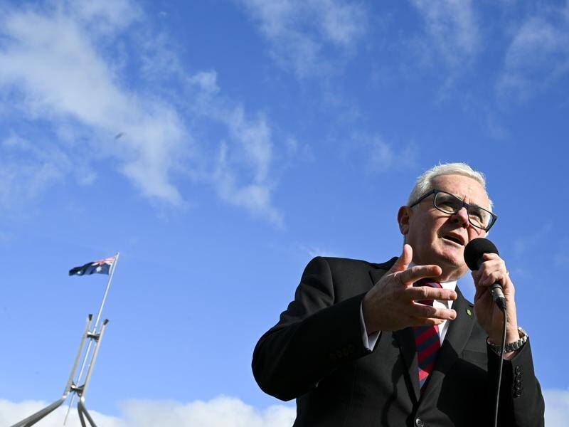 Independent MP Andrew Wilkie is calling on parliament to end mandatory immigration detention. (Lukas Coch/AAP PHOTOS)