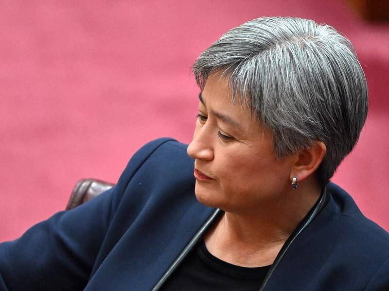 Penny Wong says the government has a clear mandate to scrap the cashless welfare card. (Mick Tsikas/AAP PHOTOS)