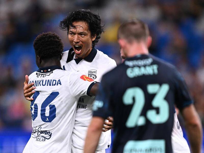 A hat-trick from Hiroshi Ibusuki (centre) has earned Adelaide a 4-3 win over Sydney FC in the ALM. (Dan Himbrechts/AAP PHOTOS)