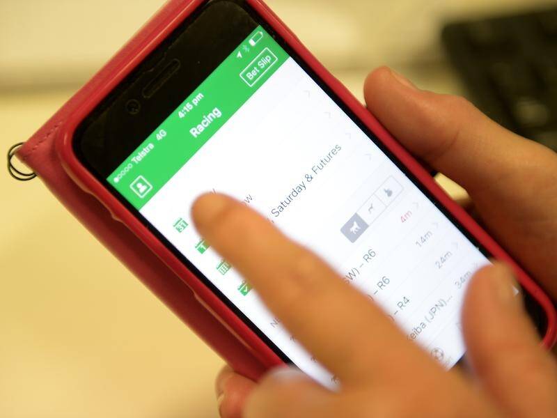 New laws will extend a ban on credit cards for betting to include websites and gambling apps. (Tracey Nearmy/AAP PHOTOS)