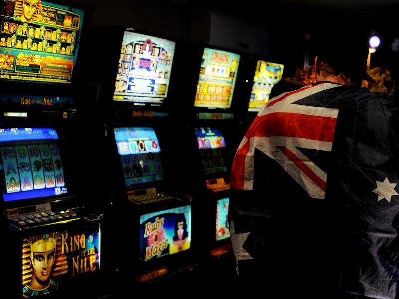Unions NSW head Mark Morey says cashless cards for pokies will help alleviate problem gambling. (Tracey Nearmy/AAP PHOTOS)