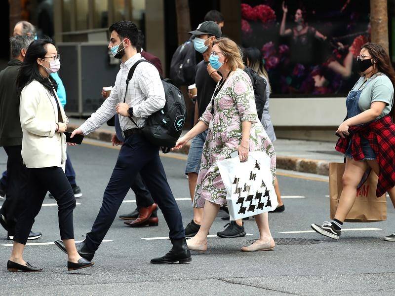 The Queensland government is urging masks for people on public transport and in crowded settings. (Jono Searle/AAP PHOTOS)