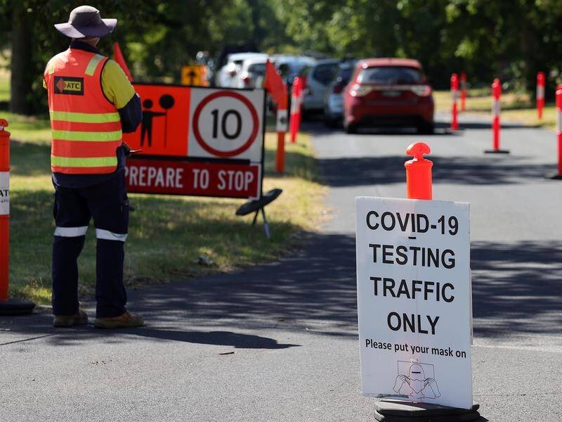 Victoria has recorded 5919 new COVID cases, with testing sites again challenged by numbers and heat.