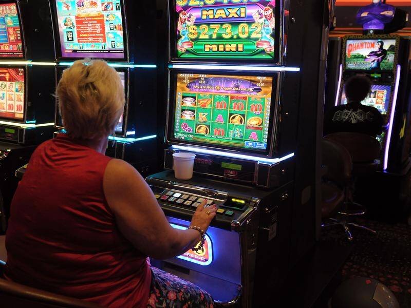 Pokie numbers in NSW have gone up despite the state government pledging to cut down on the machines. (Dan Peled/AAP PHOTOS)
