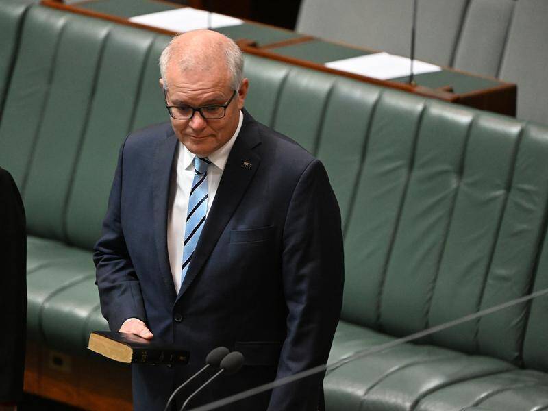 Former PM Scott Morrison is sworn in and sits on the backbench for the first time in nine years. (Mick Tsikas/AAP PHOTOS)