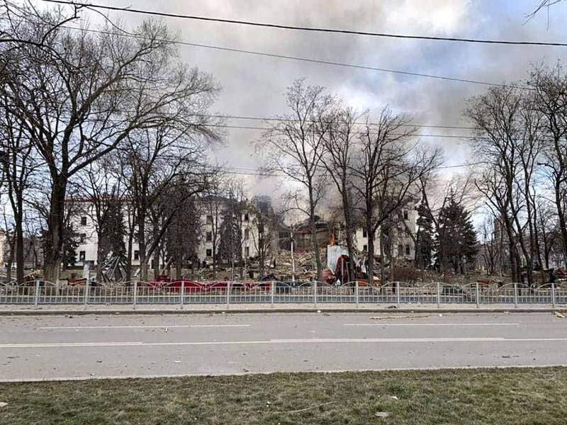 Ukrainian officials accuse Russia of carrying out an air strike that destroyed a Mariupol theatre.