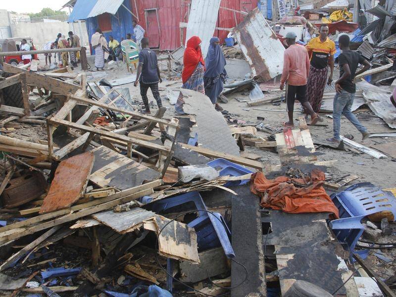 At least six people died in a bomb blast at a seaside restaurant in Somalia's capital, Mogadishu.