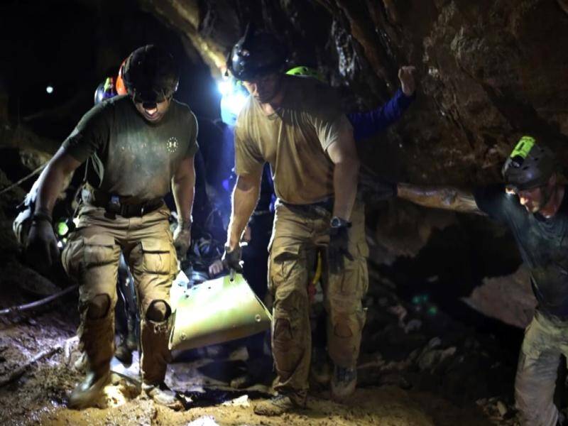 A Thai Navy SEAL who helped rescue 12 boys and their coach from a cave has died of an infection.