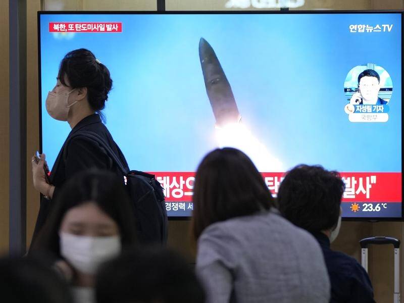 A TV screen at a Seoul railway station shows a North Korean missile launch on a news program. (AP PHOTO)