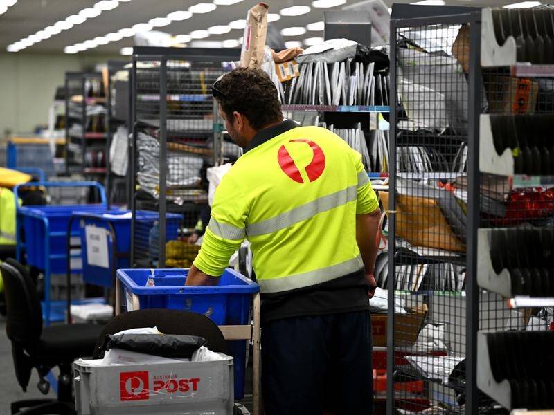 Australians are becoming more reliant on online shopping. (Dan Himbrechts/AAP PHOTOS)