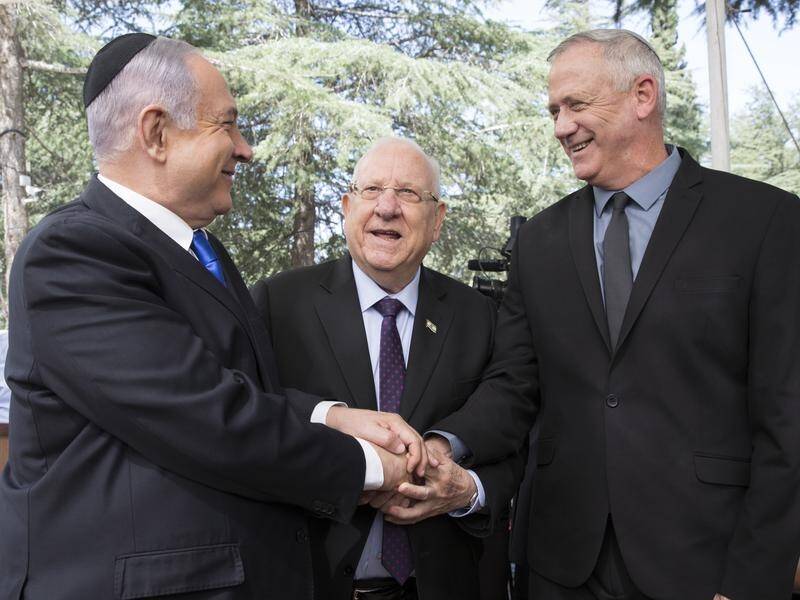 Israeli Prime Minister Benjamin Netanyahu (L) and Benny Gantz (R) have struck a power-sharing deal.