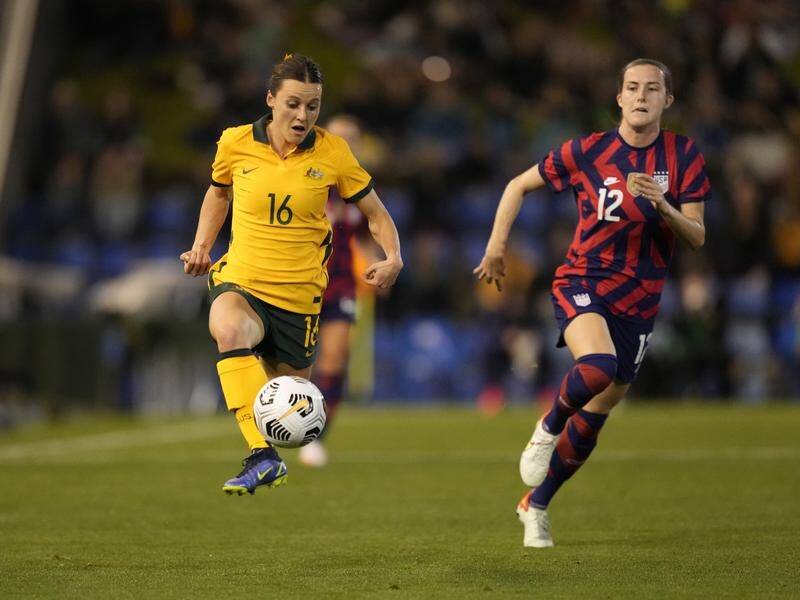 Hayley Raso (l) expects the Matildas to bounce back well when they play New Zealand.
