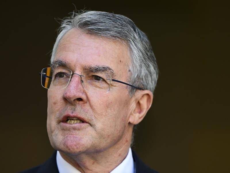 Attorney-General Mark Dreyfus has urged bipartisanship on setting up a federal integrity body. (Lukas Coch/AAP PHOTOS)