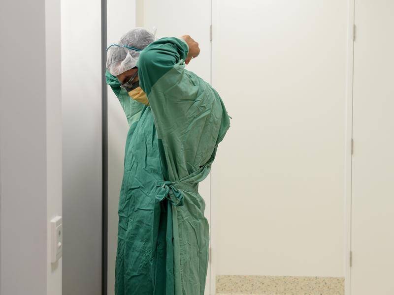 Patients are waiting longer for elective surgery than before the pandemic, new figures show. (Dan Himbrechts/AAP PHOTOS)
