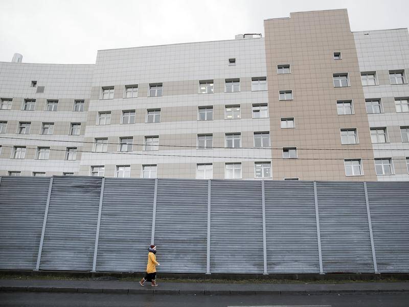 A Russian woman who fled the Botkin hospital in St Petersburg has been ordered to return.