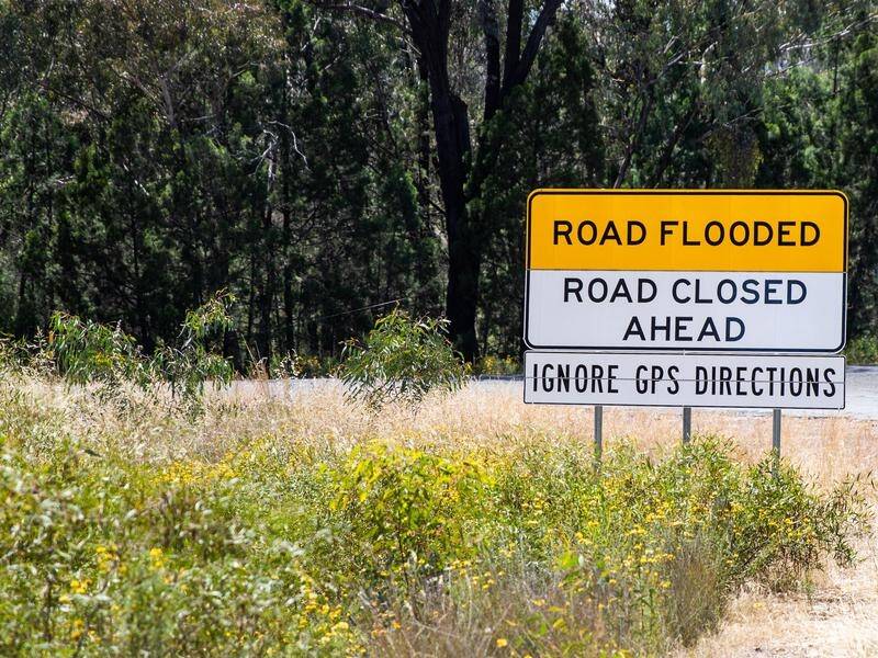 Guests and staff at a hotel in WA's Kimberley region have been stranded by fast-flowing floodwaters. (Rebecca Bennett/AAP PHOTOS)