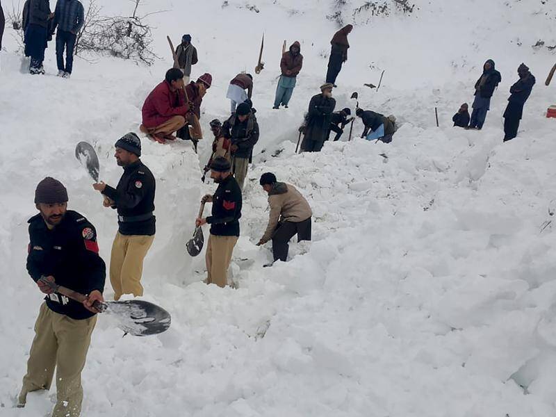 At least 77 people have been killed in avalanches in Pakistani Kashmir's Neelum Valley.