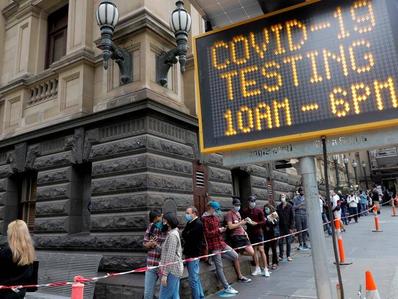 People queue at a walk-in COVID-19 testing site at the Melbourne Town Hall during the pandemic. (Con Chronis/AAP PHOTOS)