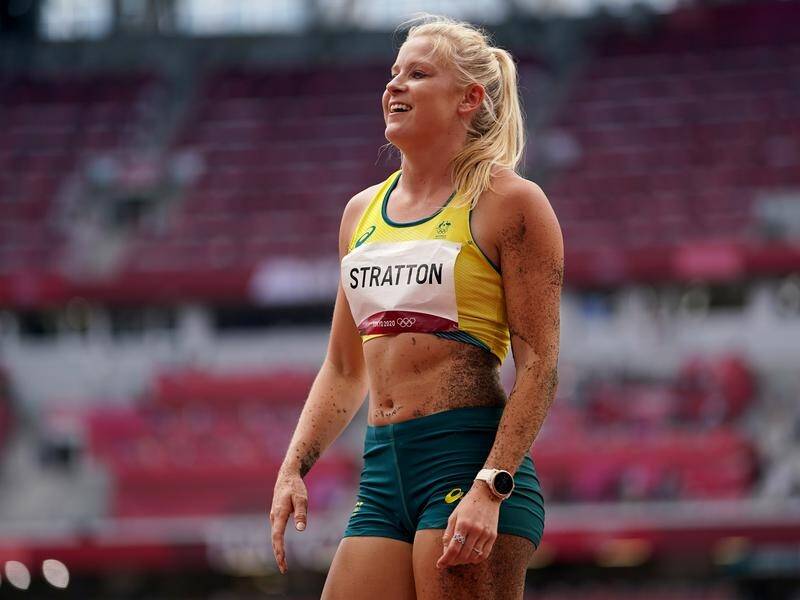 Brooke Stratton has hung tough to finish seventh in the Olympic long jump final.