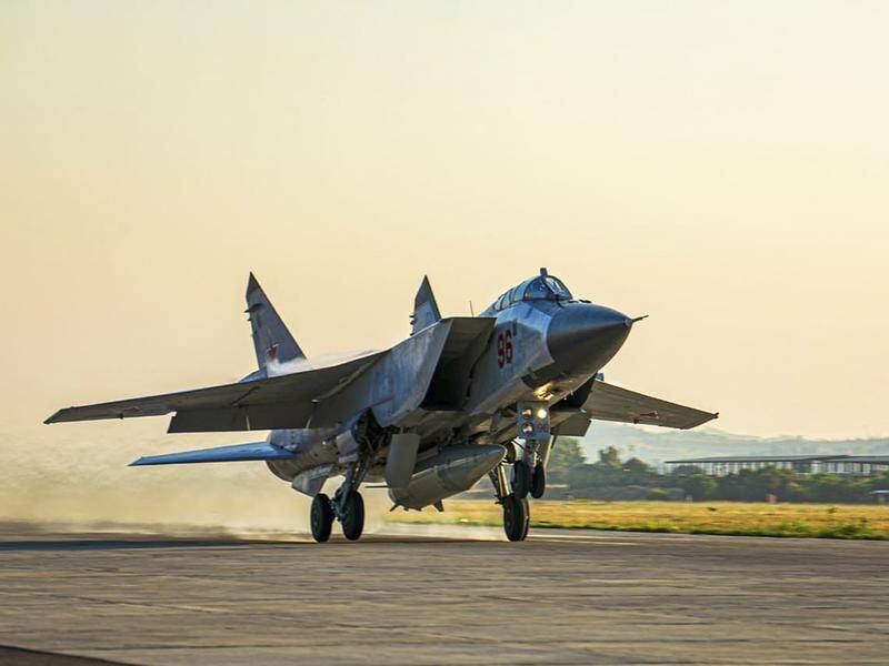 A Russian MiG-31 fighter carrying a Kinzhal hypersonic missile (file photo).